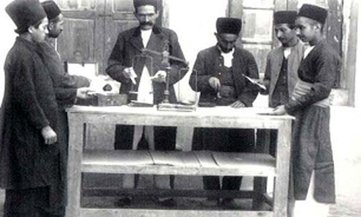 کارمندان اداره پست در زمان قاجار