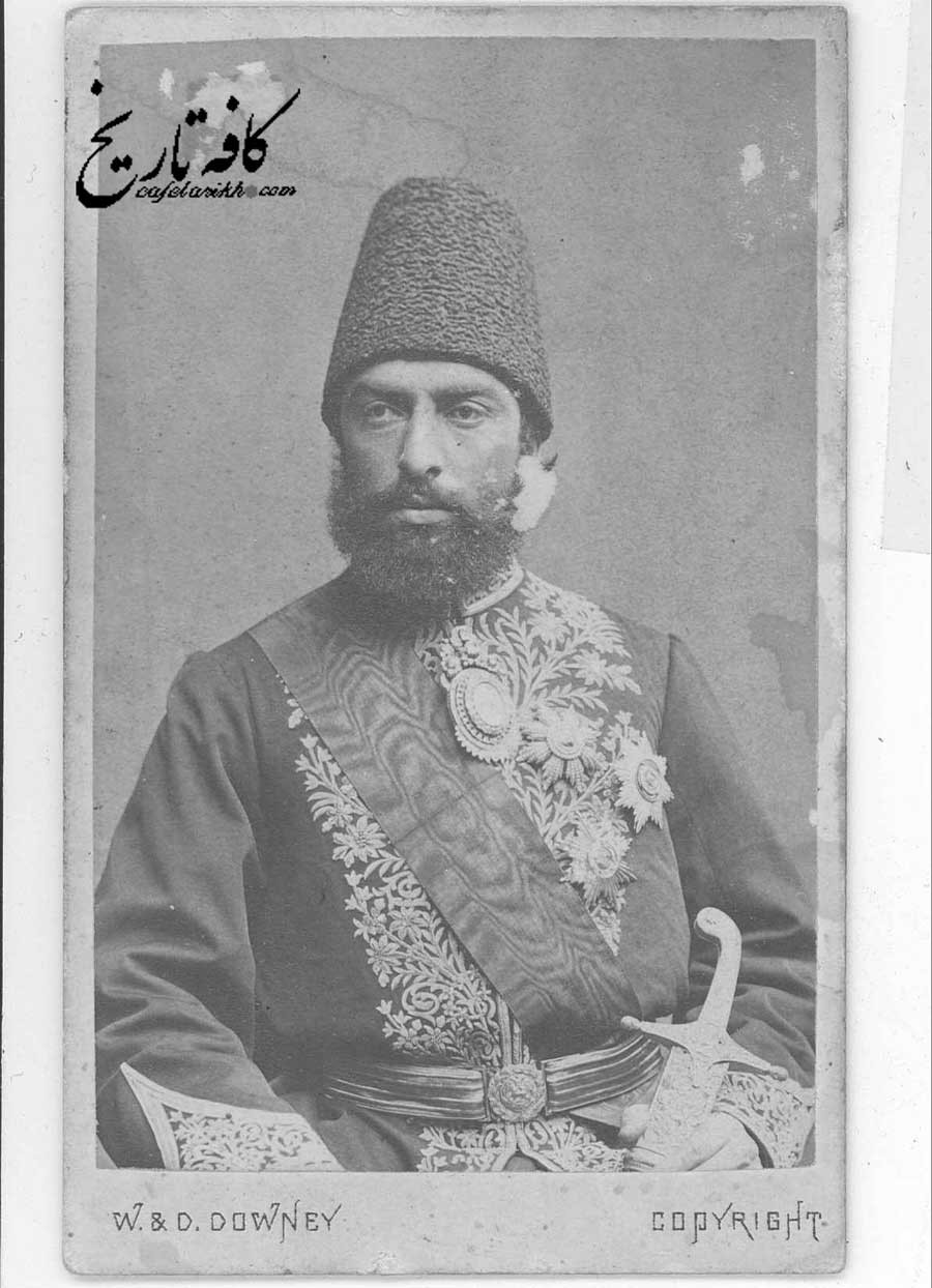 عليرضا عضدالملك قاجار با لباس تشريفات ، در ميان سالي