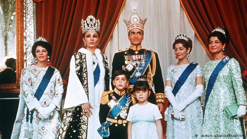 زرق و برق شاهانه خاندان سلطنتی در خیابان های تهران