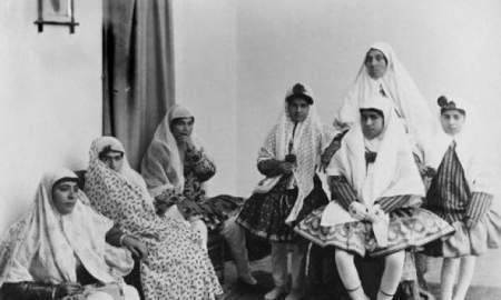 پوشش و آرایش زنان قاجار