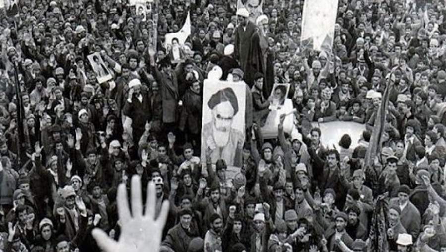 تسلیم شدن ارتش و اعلام وفاداری آن به امام و انقلابیون