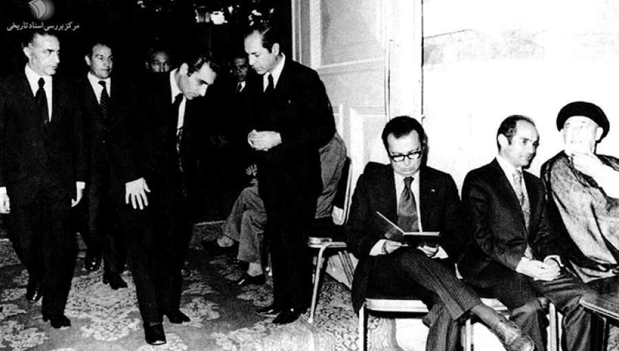 مراسم دربار شاهنشاهی، به ترتیب از راست: سید حسن امامی(امام جمعه)- هادی هدایتی- منوچهر شاهقلی- معینیان- منوچهر آزمون