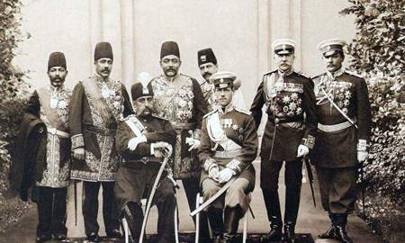 مظفرالدین شاه در مراسم گشايش اولين جلسه مجلس شورای ملی