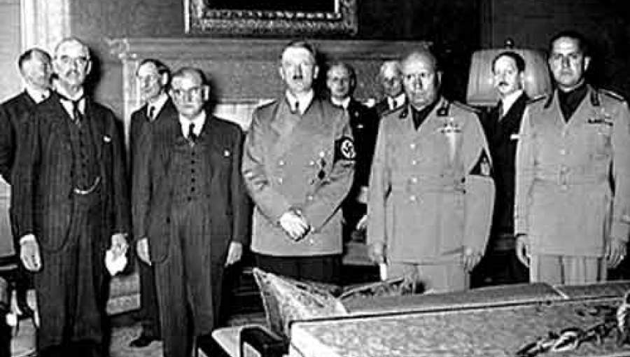 روایت سقوط هیتلر و موسولینی از زبان ژنرال دوگل