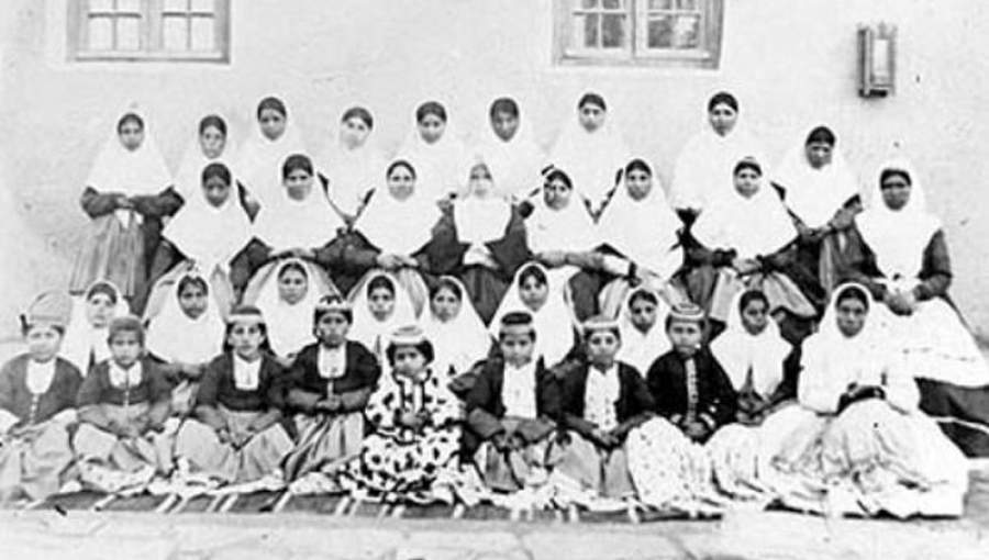 نحوه آموزش برای زنان قاجاری