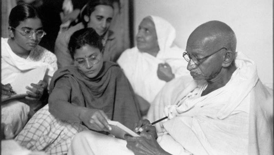 بینش گاندی بر چه پایه‌هایی استوار بود؟