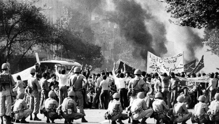 کشتار مردم تظاهرکننده در میدان ژاله تهران ، سال 1357  
