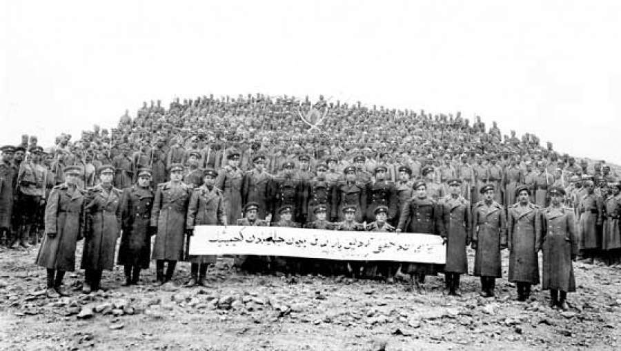 در بررسی نقش شوروی در بحران کردستان