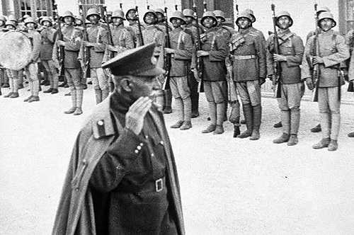 اولین دیدار رضاخان با ارتش مدرن خود