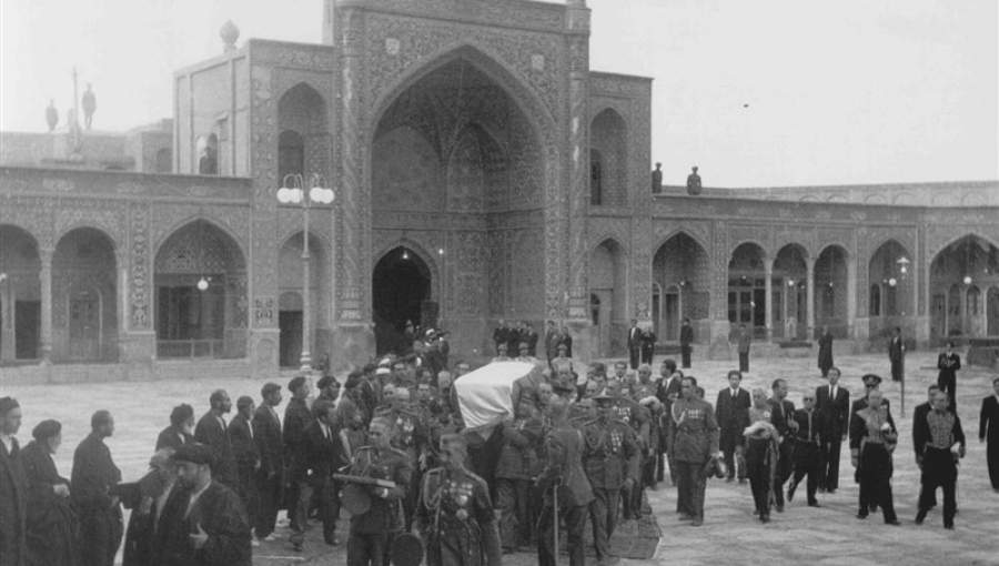 استقبال سرد مردم ایران از جسد دیکتاتور
