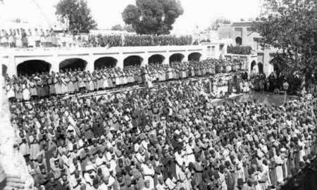 اقامه نماز جماعت در مسجد جامع تهران در زمان مظفرالدین شاه قاجار