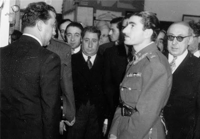 احمد قوام در کنار محمدرضا پهلوی