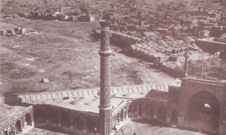 قم در دوران قاجار: شکوه زیارت، دروازه سفر