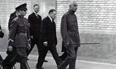 پیدایش و وابستگی حکومت پهلوی به غرب