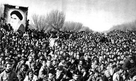 تحلیل نهادگرایی چرایی سقوط پهلوی